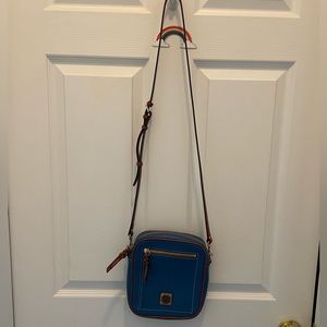 Dooney and bourke crossbody bag